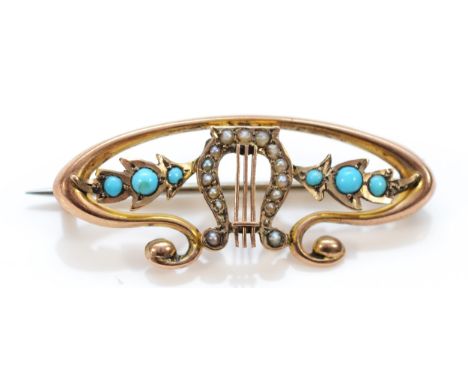 An Edwardian 9ct rose gold turquoise and seed pearl harp bar brooch, with base metal pin, 35mm wide, 2.4g 