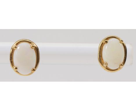 A 9ct gold pair of opal ear studs, 1gm 