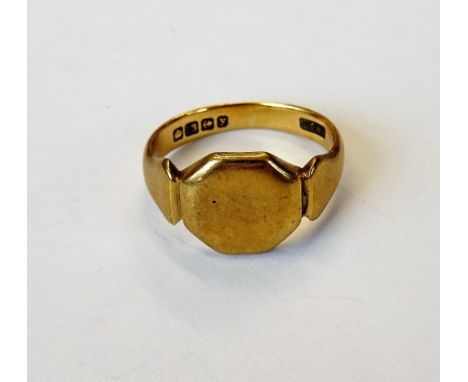 An 18ct gold octagonal signet ring, with tapered shoulders, Birmingham 1923, ring size P, weight 6.2 gms.