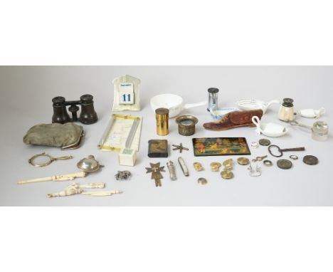A quantity of small collectables including; a silver plated Art Deco style desk calendar, a Carl Zeiss objective, a pair of o