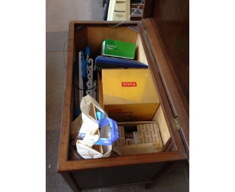 A BEDDING BOX OF ITEMS INC KODAK MOVIE PROJECTOR, CD PLAYER, BOOKS, ETC