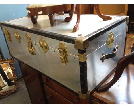ALUMINIUM COVERED TRUNK. L92CM
