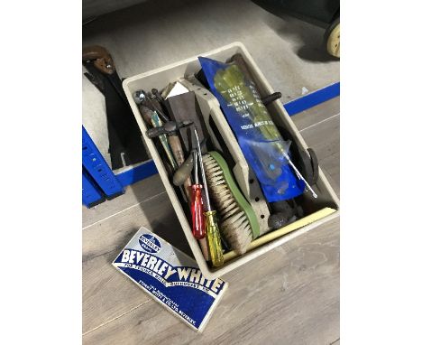 PLASTIC TRAY OF TOOLS