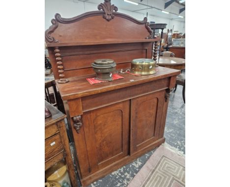 A VICTORIAN MAHOGANY CREDENZA WITH A SHELF BACK ABOVE A DRAWER AND TWO DOORS ON A PLINTH FOOT.&nbsp; &nbsp;W 107 x D 41 x H 1