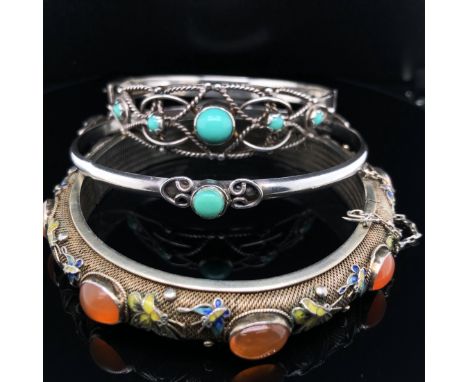 AN ENAMEL BUTTERFLY AND STONE SET SILVER HINGED BANGLE, A MEXICAN SILVER BANGLE AND ONE OTHER SILVER HINGED BANGLE. ALL UNHAL