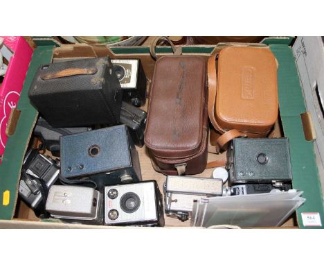 A collection of vintage cameras to include Kodak and Brownie
