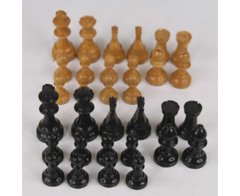 A turned box wood and ebony Staunton pattern chess set (complete), height of king 8cm