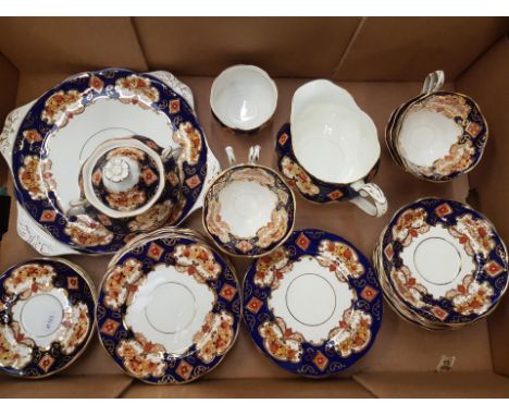 Royal Albert Heirloom pattern tea set to include 6 cups, 7 saucers, 5 coffee saucers, 12 side plates, 2 cake plates, milk / s