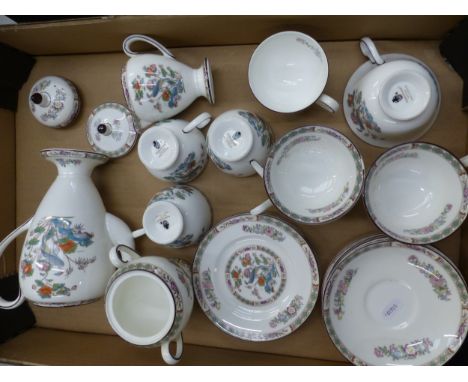 Wedgwood Kutani Crane pattern tea ware items to include 7 cups, 6 saucers, 4 Side plates, lidded sugar, milk jug &amp; Teapot