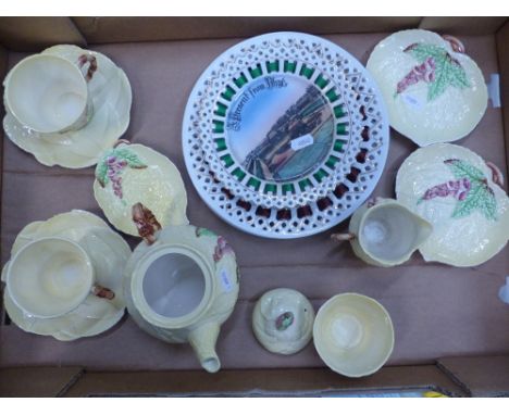 Carltonware Australian Design teaware to include tea pot, milk / sugar, 2 cups &amp; saucers etc together with a small collec