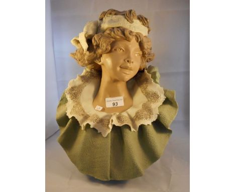 A Lladro bust from the Goyescas Series, 'Belle Epoque', by Enrique Sanisidro, no. 1174, 33cm tall.
