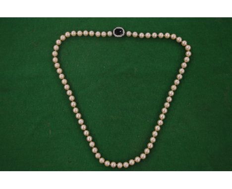 Decorative pearl necklace.