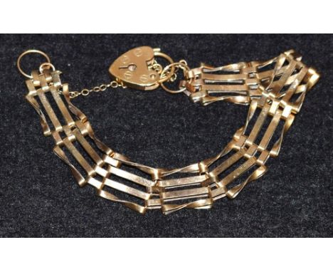 A 9ct gold gate link bracelet, 8.8g