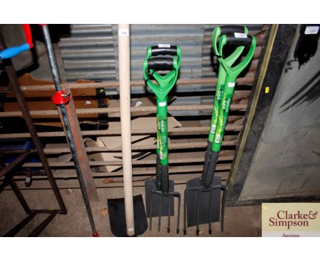 A border fork and spade 
