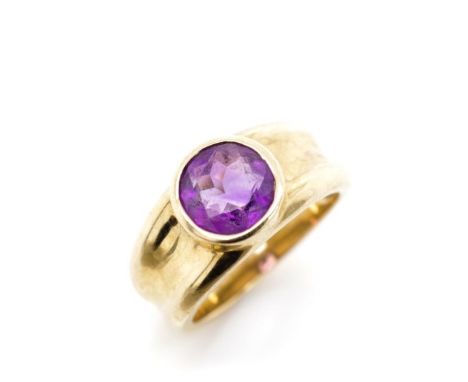 Amethyst and 9ct yellow gold ring marked 375. Approx weight 5.9 grams, ring size O