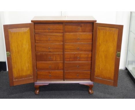 Vintage 2 door collector's cabinet with 12 inside drawers, 73cm wide, 31cm deep, 91.5cm high