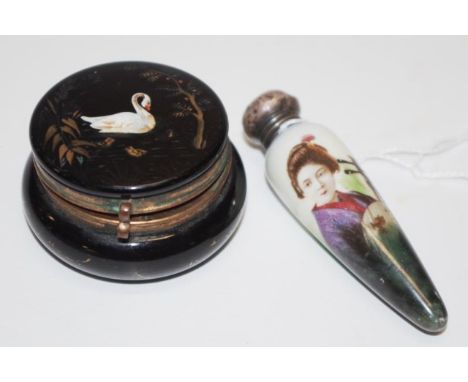 Edward VII silver capped ceramic perfume bottle lid, (dented), hallmarked for Birmingham 1904, to hand painted portrait on ce