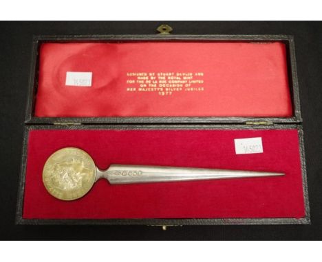 Stuart Devlin Queens Jubilee silver letter opener London 1977, in original fitted case, (weight 64grams approx).