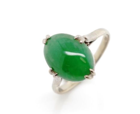 Vintage oriental jade and 14ct white gold ring marked 14k. Approx weight 3.30 grams, ring size J-K, cabochon size 11mm x 8mm