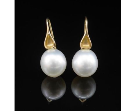 Pearl and 18ct yellow gold drop earrings set to reverse with a single black diamond to the shepherd hooks . Marked 750 K. App