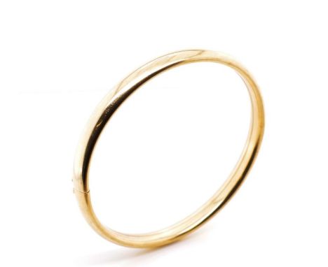9ct yellow gold bangle with d end hollow tube. * missing safety clasp. Marked 9k Italy. Without hinge. Approx weight 10 grams