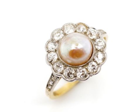 Antique diamond, pearl and 18ct gold daisy ring with a yellow gold shank and white gold setting. Marked 18ct. Approx pearl si