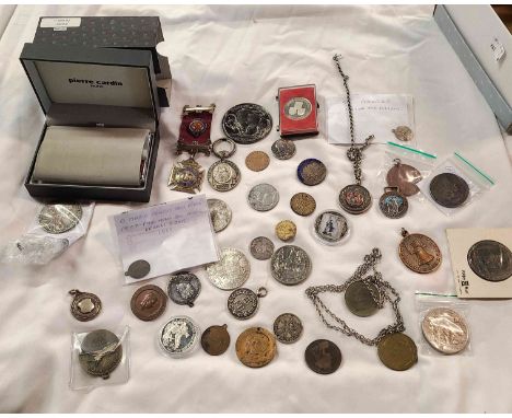 A box containing a quantity of GB and foreign coinage including Thaler restrikes, worn George II Crown, two Trafalgar £5 and 