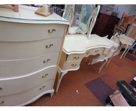 Good quality bedroom suite with dressing table, set of 5 draws, bed side table &amp; headboard