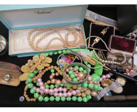 Collection of costume jewellery, mainly vintage 