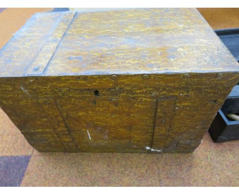 Vintage trunk 
