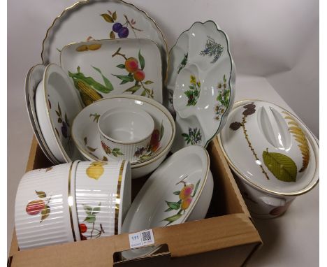 Royal Worcester 'Evesham' and 'Wild Harvest' casserole dishes, tureen, dinner plates and other dinnerware in one box  Conditi