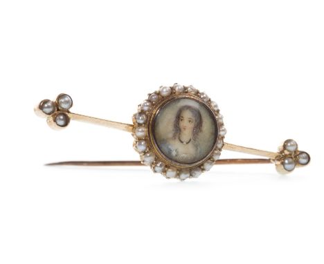 VICTORIAN PORTRAIT MINIATURE BROOCH, set with a central round portrait of a lady 10mm diameter within a seed pearl surround, 