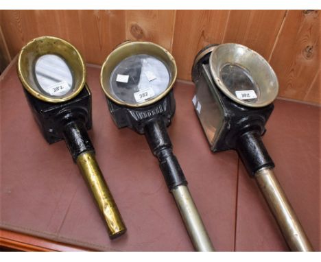 A 19th century brass and black painted coaching lamp, 45cm high; others, similar (3) 