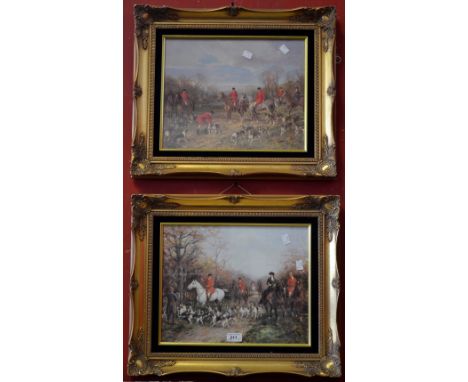 A pair of hunting scene prints, gilt swept frames, 35cm x 30cm 