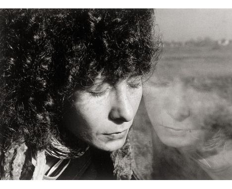 Wüst, Ulrich -- Portrait. 1982. Vintage ferrotyped gelatin silver print. 14,8 x 20 cm (18 x 22 cm). Dated by the photographer