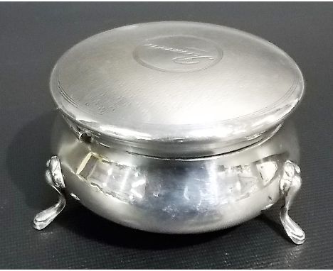 Silver circular trinket box, the hinged lid engine turned and engraved 'Pamela', raised on three outswept feet, Birmingham 19