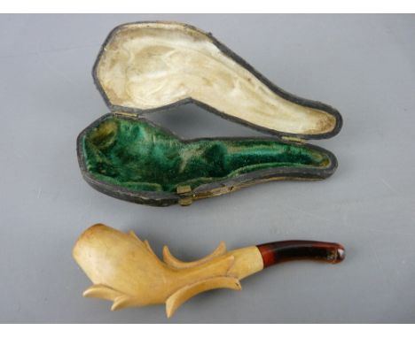 Carved Meerschaum pipe with amber mouthpiece in fitted case