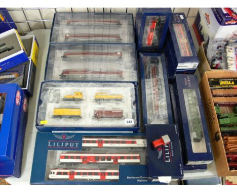 Liliput/Bachmann 187th scale H0 e model railway sets, engines and carriages