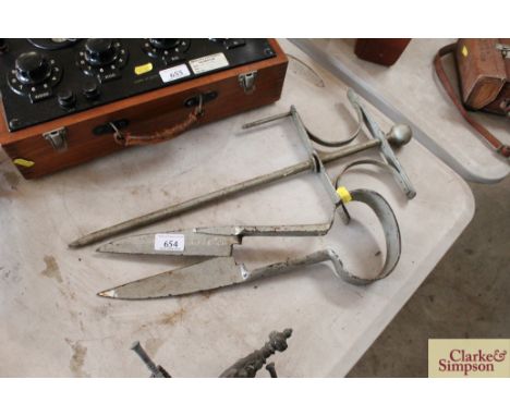 A pair of vintage thatcher's shears and a garden line winder