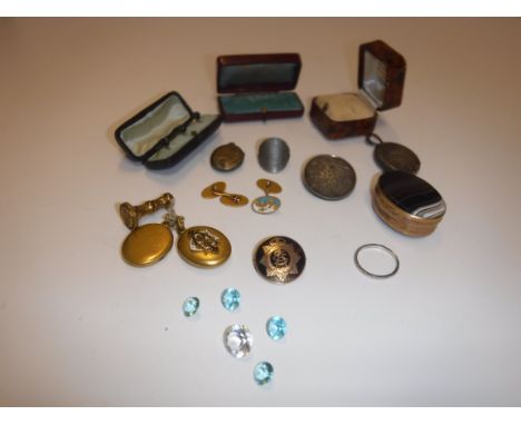 A collection of various items of jewellery and objets de vertus including a 9 carat gold tortoiseshell mounted badge, inscrib