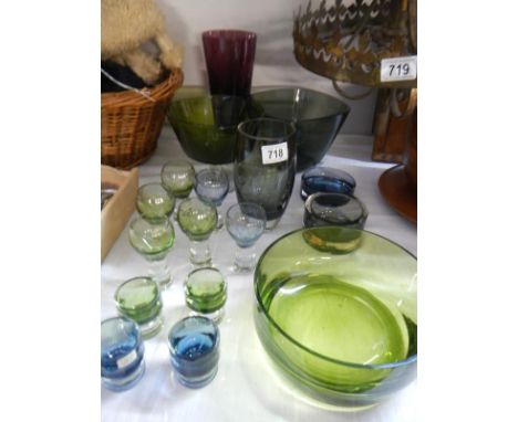 A quantity of vintage coloured art glass