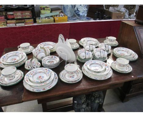 Approximately 100 pieces of Copeland Spode dinner ware