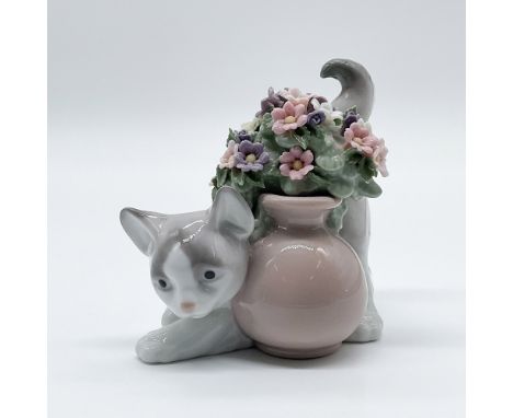 This charming Lladro porcelain figurine, titled "Secret Spot" and numbered 1006566, was sculpted by Juan Huerta and introduce