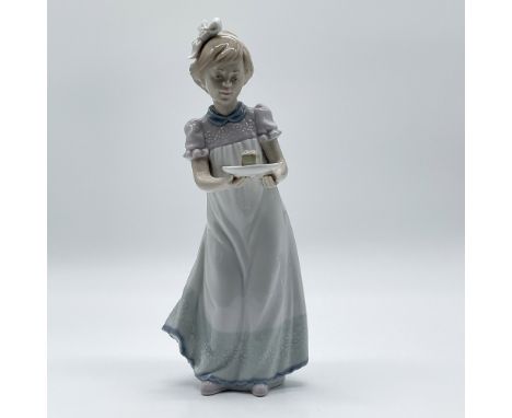 Beautiful Lladro porcelain figurine titled "Happy Birthday," item number 01005429. Designed by sculptor Jose Roig, this piece