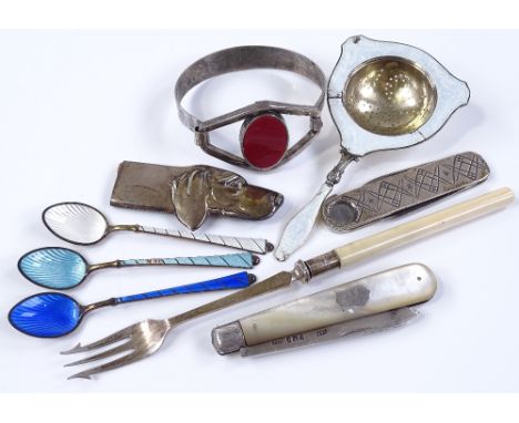 Fruit knives, an enamel tea strainer, a pickle fork etc