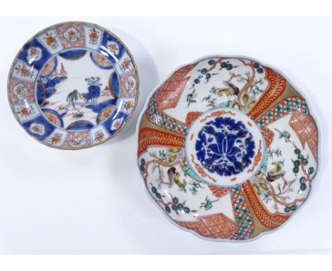 2 Chinese porcelain dishes, hand painted polychrome enamel decoration, largest diameter 18cm (2)