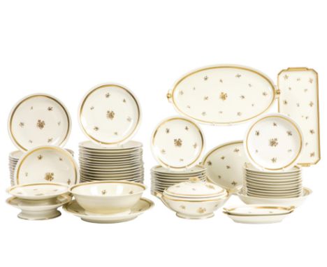 72 pcs Art Deco dinner set in Limoges marked porcelain || 72-delig Art Deco-servies in gemerkt Limoges porselein met een goud