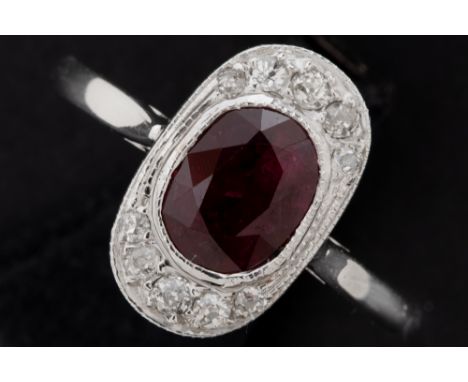 Art Deco ring in grey gold (18 carat) with a circa 2,20 carat, oval Siamese ruby and circa 0,25 carat of old brilliant cut di