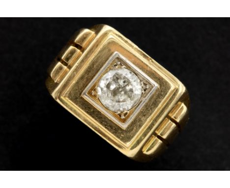 late Art Deco (man's) ring in yellow gold (18 carat) with a circa 0,80 carat old brilliant cut diamond || Late Art Deco-(mans