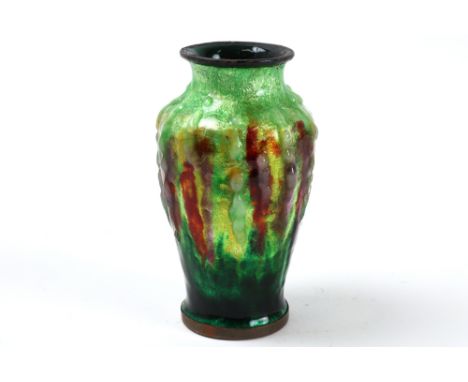 small French late Art Deco vase in enamel on brass, typical for Limoges || Frans laat Art Deco-vaasje in email op koper - typ